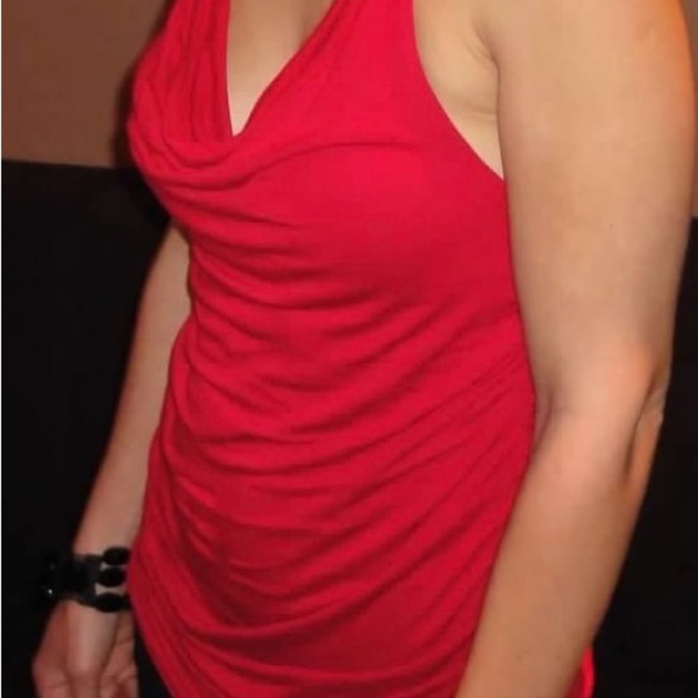 Red top - Picture 5 of 5